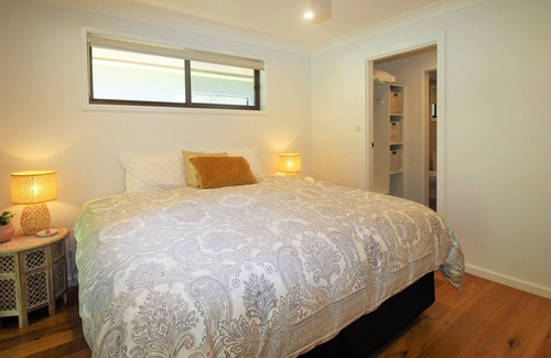 Elizabeth Beach House | Wee Five - Pet Friendly - Byo Linen
