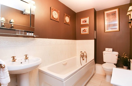 North Shields Apartment | Week2Week Fantastic Tynemouth Apartment with 2 Bathrooms