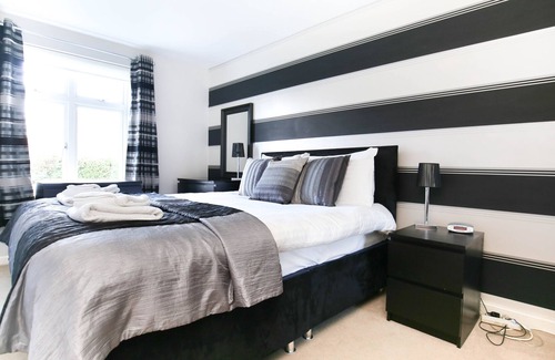 North Shields Apartment | Week2Week Fantastic Tynemouth Apartment with 2 Bathrooms