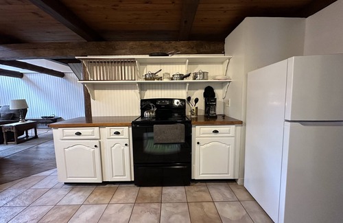 Guys Mills Cabin | Weekend Getaway, Family vacation comfort cabin