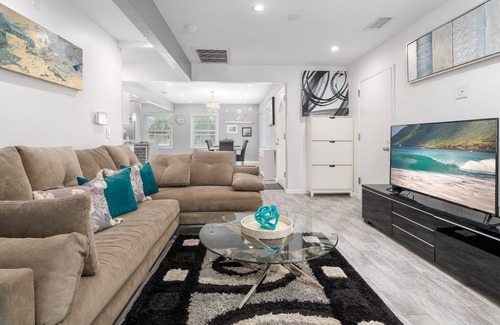 Loma Portal House | Weekly Getaway in Sunny Point Loma