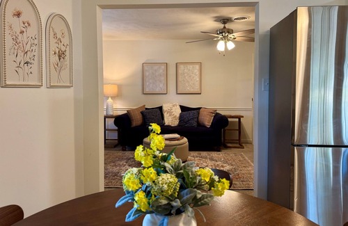 Marion House | Weekly/Monthly Modern Cottage- Walkable Downtown!
