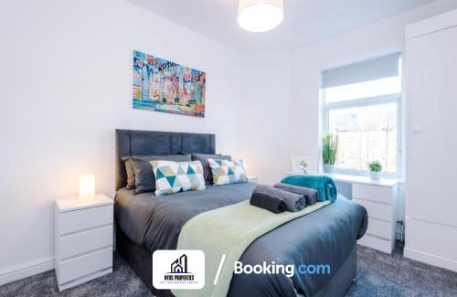 Manchester House | Weekly Stay By NYOS PROPERTIES Short Lets & Serviced Accommodation Manchester With Free parking