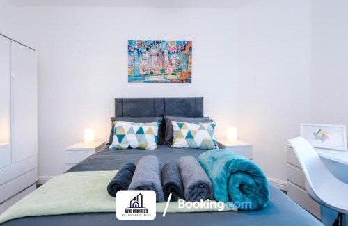 Manchester House | Weekly Stay By NYOS PROPERTIES Short Lets & Serviced Accommodation Manchester With Free parking
