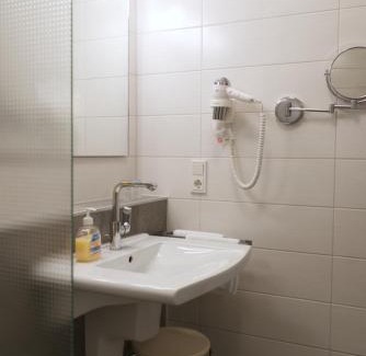 Veldenz Bed & Breakfast | Weinhaus am Schieferfels