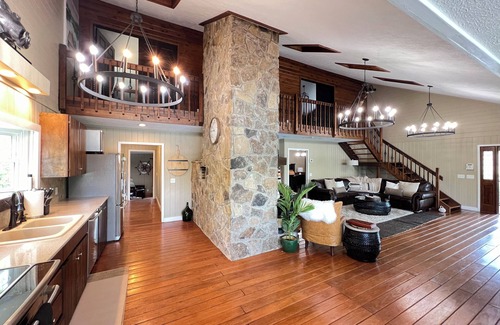 Leesburg House | Weiss Lake Front Sleeps 17 with a Golf-cart and Sunset Views