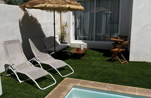 Chateauneuf-les-Martigues House | Welcome to our charming suite with its own private pool!