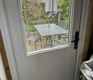 Crynant House | Welcome Cottage
