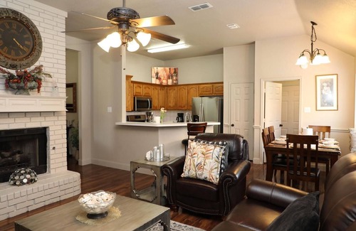 Saginaw House | Welcome Cozy Homen