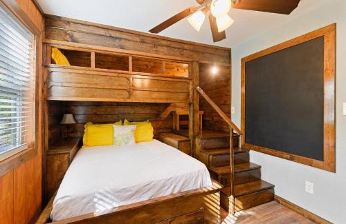 Broken Bow House | Welcome Home - Family friendly cottage gameroom firepit smores