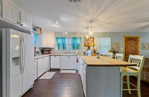 Broken Bow House | Welcome Home - Family friendly cottage gameroom firepit smores