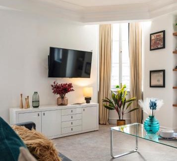 London City Centre Apartment | Welcome London - Trafalgar Square