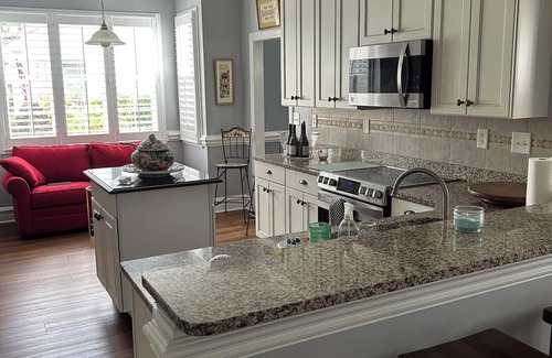 Morehead City House | Welcome Snowbirds! To this lovely 2-bedroom home in a gated golf community.