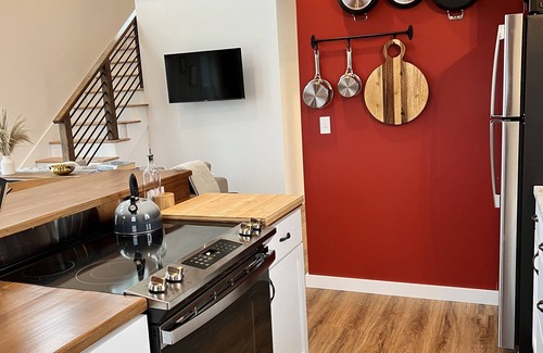Searsmont House | Welcome to Alva’s Retreat located in the heart of Mid-Coast Maine