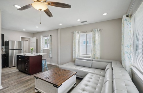United Central House | Welcome to Aqua Oasis!
