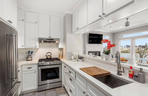 El Lago House | Welcome to Bayfront Bliss!