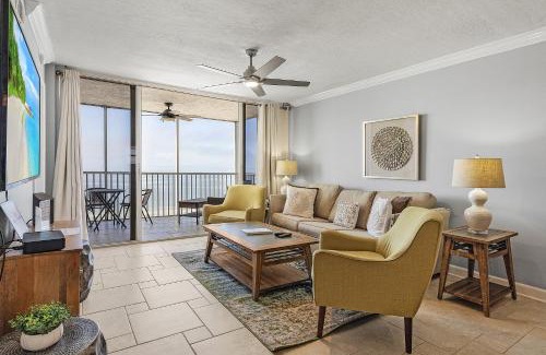 Fort Myers Beach Apartment | Welcome to Beach Villas # 704 - Updated Top Floor Gulf Front & Sunsets - Rental 250 Estero Blvd condo