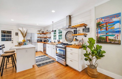 Beaufort House | Welcome to Belle’s Love Shack! Cozy 3 BR Home close to Downtown & Parris Island