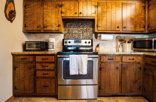 Salem House | Welcome to Black Bear Lodge at beautiful Lake Jocassee!