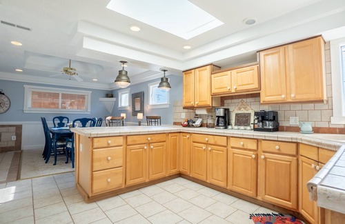 Sheffield Lake House | Welcome to Blue Heaven, your exquisite lakeside retreat nestled along Lake Erie!