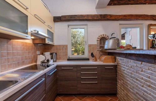 Labinci House | Welcome to Casa Vivo, a charming retreat in the quiet village of Labinci near Pore.
