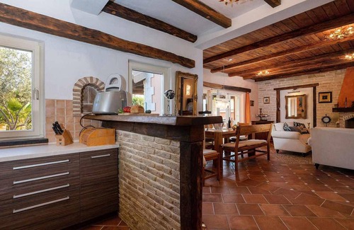 Labinci House | Welcome to Casa Vivo, a charming retreat in the quiet village of Labinci near Pore.