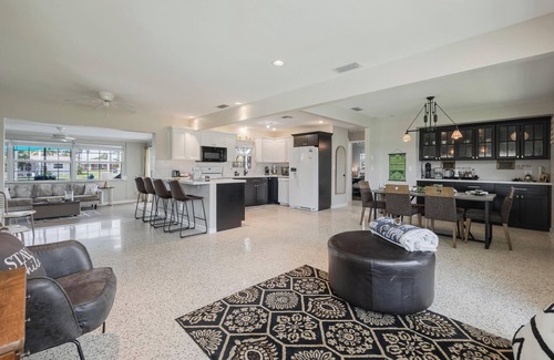 North Fort Myers House | WELCOME TO CASA DE PHOTOGRAPH-Sanctuary & Flair on the Caloosahatchie