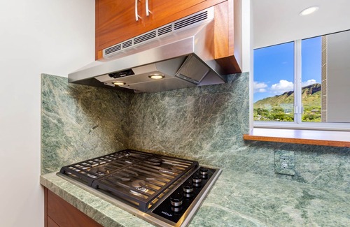 Diamond Head - Kapahulu - St. Louis Condo | Welcome to Colony Surf #1101. A Beautiful Oceanfront Condo On The Beach!
