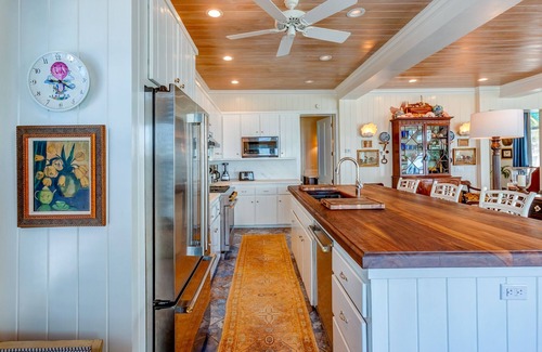 Hope Town Villa | Welcome to Coral Reef House: Your Beachfront Oasis in Hope Town