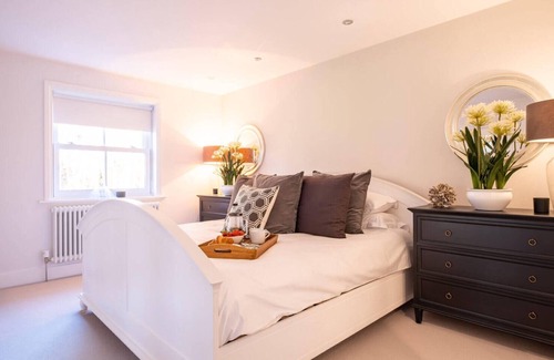 New Forest District Cottage | Welcome to country living at its very finest.