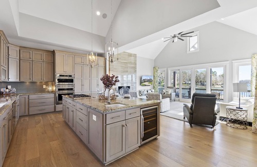 Troutman House | Welcome to Docks Orders - Amazing Lake Views & Amenities!