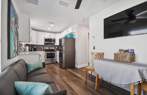 United Central House | Welcome to Dolphin's Den