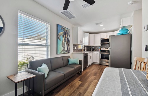 United Central House | Welcome to Dolphin's Den