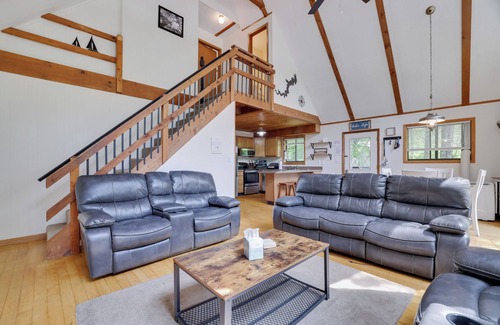 Hamlin Ski Chalet | Welcome to Family ties, steps from the main beach and pool in the Hideout!n