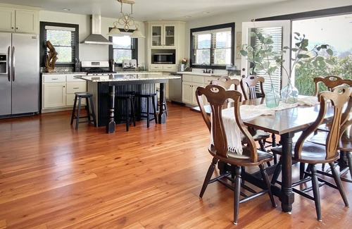 Dillard House | Welcome to Farmhouse on Boxwood! Enjoy fun summer activities each day and night!