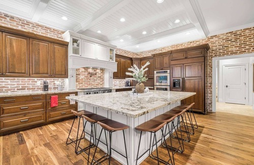 Rexburg House | Welcome to Golden Leaf Lodge - Sleeps 24