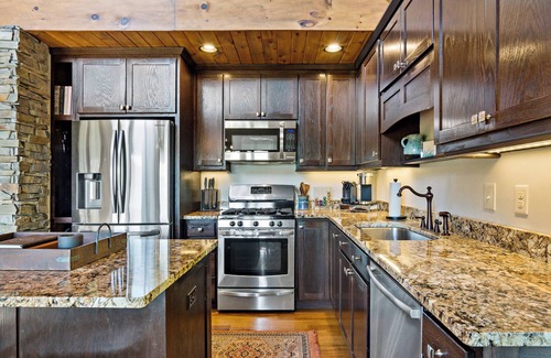 Vein Mountain Cabin | Welcome to Grandview Lodge! A 4 bedroom, 4 bath Mountain Sanctuary with Mtn View