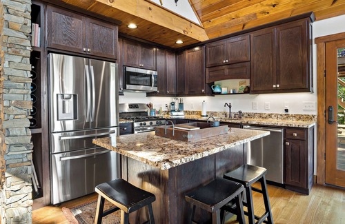 Vein Mountain Cabin | Welcome to Grandview Lodge! A 4 bedroom, 4 bath Mountain Sanctuary with Mtn View