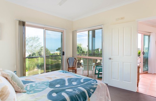 Farnborough House | Welcome to Hinz On The Beach