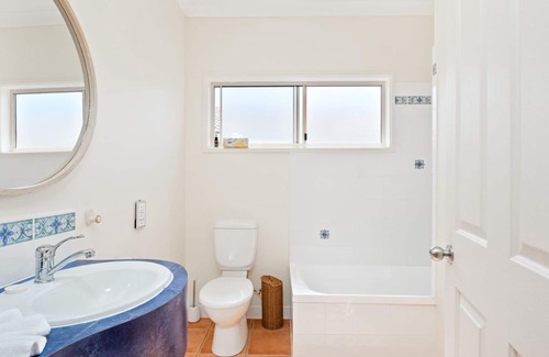 Farnborough House | Welcome to Hinz On The Beach