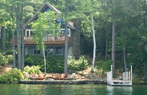Moultonborough House | Welcome To Lake Winnipesaukee! Waterfront 5-br Home On Bridged Black Cat Island