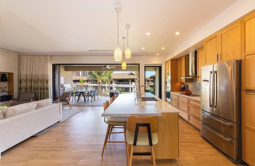 Honokowai Villa | Welcome to Luana Garden Villa Oceanfront Resort Pool view Upstairs