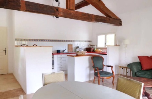 Vallerargues House | Welcome to Mas Cabanne, where tranquillity meets traditional French elegance.