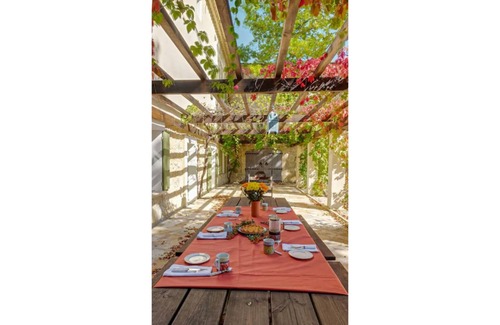 Vallerargues House | Welcome to Mas Cabanne, where tranquillity meets traditional French elegance.