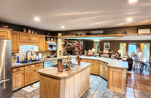Royal House | Welcome to Old Bear Creek