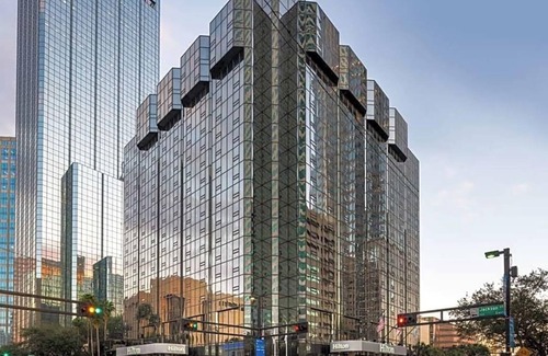 Downtown Tampa Apartment | Welcome to our exquisite hotel, where luxury meets comfort .