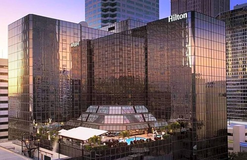 Downtown Tampa Apartment | Welcome to our exquisite hotel, where luxury meets comfort .