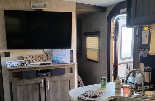 Regional District of Nanaimo RV Rental | Welcome to our Happy Camper steps from the beach!