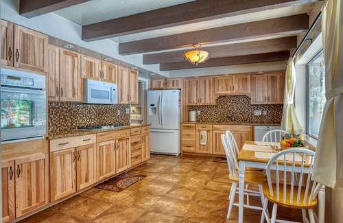 Greer House | Welcome to our " Korner Kabin " In the aspens and pines.