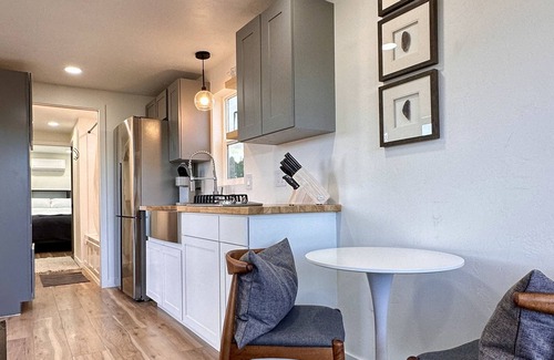 Santa Fe House | Welcome to our modern and cozy sun-kissed shipping container retreat!